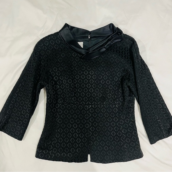Sarah Campbell Elegant Porter Black Top With Satin Bow Honeycomb Pattern Size 6 - Picture 1 of 10